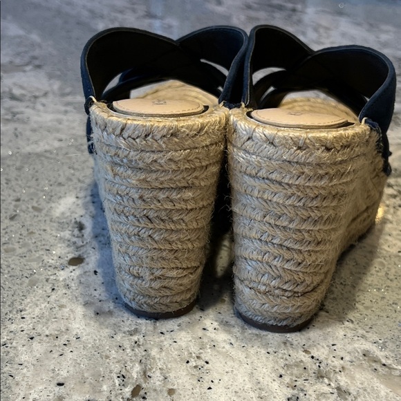 NWOB KENNETH COLE NEW YORK Women's Navy 1-1/2" Platform Olivia Swirl Mules 6 - Picture 5 of 7